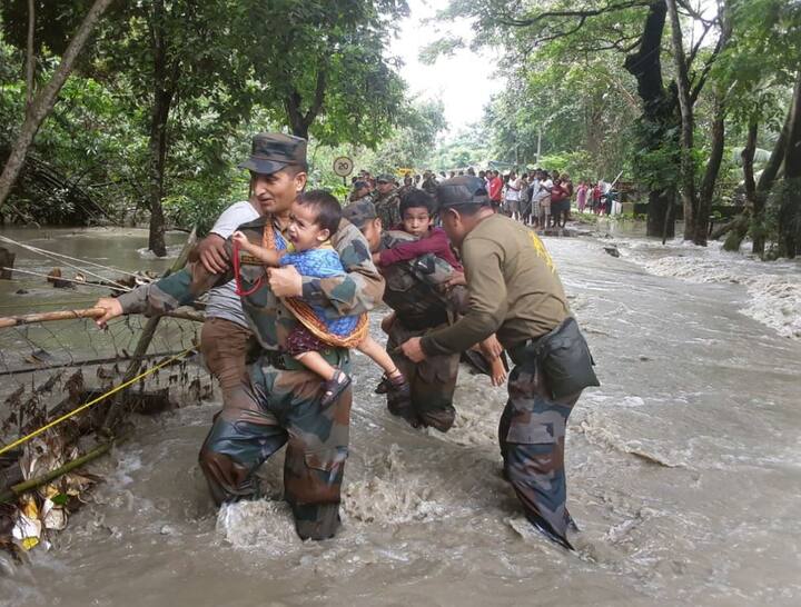 असम राज्य आपदा प्रबंधन प्राधिकारण ने अपनी रिपोर्ट में कहा कि पांच मृतकों में दो बक्सा जिले के थे, जबकि बरपेटा, चाचर और विश्वनाथ जिलों में एक-एक व्यक्ति की मौत हुई है.