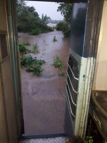 महाराष्ट्र: भारी बारिश की वजह से ट्रैक पर रोकी गई महालक्ष्‍मी एक्‍सप्रेस, 700 लोग फंसे