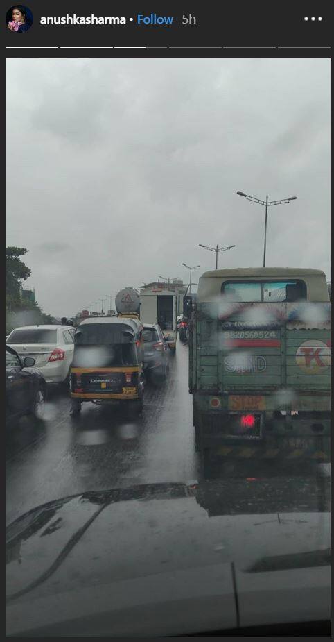 VIDEO: मुंबई के ट्रैफिक में फंसीं अनुष्का शर्मा, सामने आया ये वीडियो