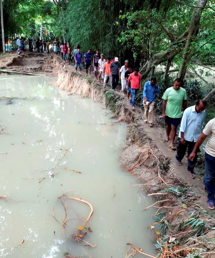 राहत अभियान में शामिल अधिकारियों ने बताया कि नौ गर्भवती महिलाओं और एक महीने की एक बच्ची को भी सुरक्षित बचा लिया गया है.
