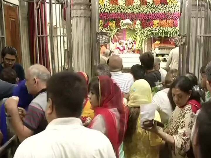 सावन का दूसरा सोमवार: शिव मंदिरों में भक्तों की भारी भीड़, हर हर महादेव के नारों से गूंज रहे शिवाले second monday of sawan shiv temple are full with devotees सावन का दूसरा सोमवार: शिव मंदिरों में भक्तों की भारी भीड़, हर हर महादेव के नारों से गूंज रहे शिवाले