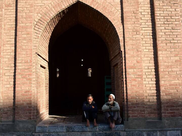 Article 35A speculation in Jammu Kashmir Srinagar Zonal SPs asked to provide list of mosques जम्मू-कश्मीर: पुलिस ने श्रीनगर की मस्जिदों और प्रबंधन कमेटी की लिस्ट मांगी, लग रही हैं कई तरह की अटकलें