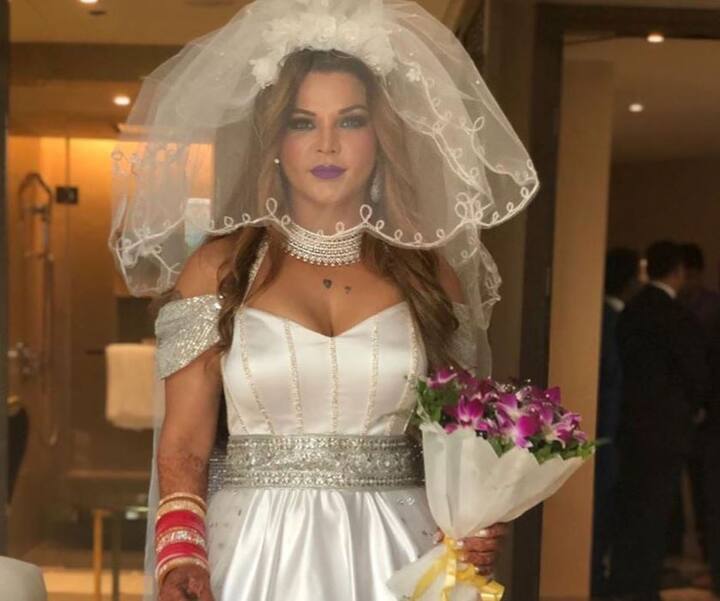 इससे पहले उन्होंने टीवी शो राखी का स्वयंवर में भी झूठी शादी का सांग रचाया था. (सभी तस्वीरें- इंस्टाग्राम @rakhisawant2511)