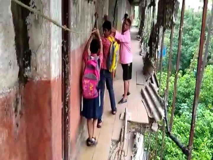 MUMBAI people are living in very old building which are dangerous मुंबईः जर्जर इमारतों में रहने को मजबूर हैं लोग, कभी भी हो सकता है हादसा