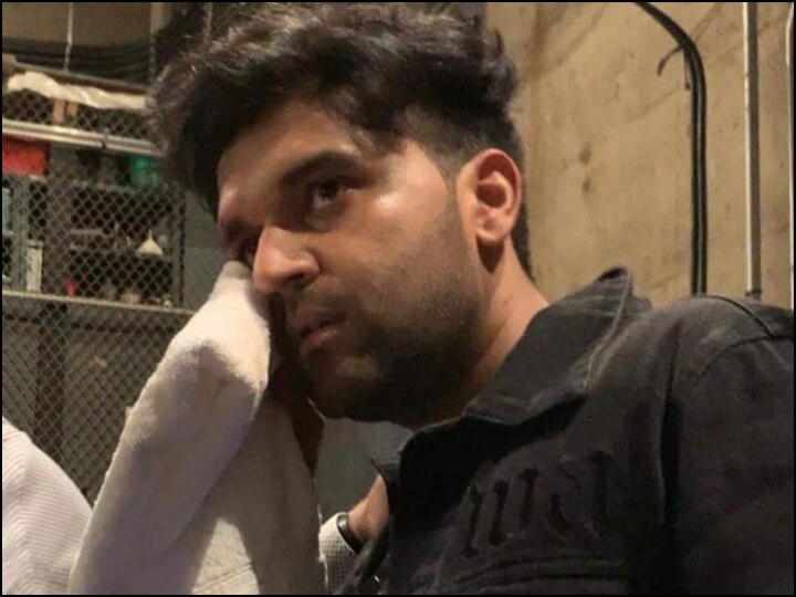 Punjabi Singer Guru Randhawa attacked by an unidentified man In Vancouver during his sensational tour 'सेंसेशनल टूर' के आखिरी कंसर्ट के बाद वैंकूवर में गुरु रंधावा पर हुआ हमला, खतरे से बाहर है सिंगर