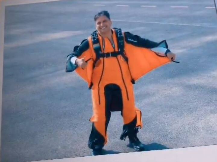 Indian Air Force Wing Commander Tarun Chaudhary done wingsuit jump skydive विंग कमांडर तरुण चौधरी ने 8500 फीट से किया विंगसूट स्काइडाइव, ऐसा करने वाले पहले पायलट बने