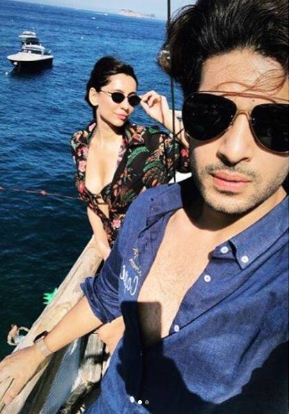 बता दें कि करण और अनुषा की उम्र में दो साल का फासला है. करण जहां 35 साल के हैं वहीं अनुषा जनवरी में अपना 37 वां जन्मदिन सेलिब्रेट कर चुकी हैं. (Photo Credit: @vjanusha Instagram)