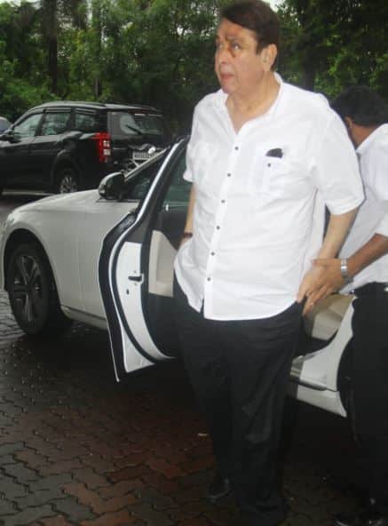 आरीफ पटेल के फिल्म इंडस्ट्री से काफी अच्छे संबंध थे. उनके अचानक निधन की खबर सुनते ही सेलेब्स उनके निवास पर पहुंचे. 