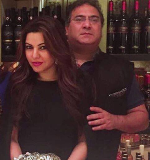 मुंबई के नामी बिजनेस मैन आरीफ पटेल का सोमवार को अचानक निधन हो गया. आरीफ पटेल के इस आकस्मिक निधन से पूरी फिल्म इंडस्ट्री सकते में हैं. 