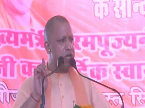 गोरखपुर: सीएम योगी ने कहा- 1984 दंगा के दोषियों को सलाखों के पीछे भेजेंगे गोरखपुर: सीएम योगी ने कहा- 1984 दंगा के दोषियों को सलाखों के पीछे भेजेंगे