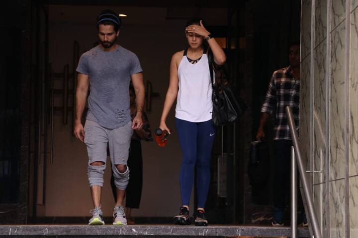 वर्क-आउट सेशन के अलावा आज मीरा राजपूत अपनी बेटी मीशा कपूर और बेटे ज़ैन कपूर के साथ प्ले स्कूल भी पहुंची थीं. (तस्वीर: मानव मंगलानी)