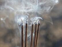 धूप-अगरबत्ती कारोबार में सालाना 15 फीसदी की बढ़त, कोरोना संकटकाल में भी बढ़ रही है मांग