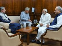 PM मोदी से मिले फारूक और उमर अब्दुल्ला, J&K में इसी साल विधानसभा चुनाव कराने का अनुरोध किया