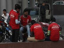 कोलकाताः जोमैटो कर्मचारियों ने किया चीन के खिलाफ प्रदर्शन, विरोध में जलाई कंपनी की टीशर्ट