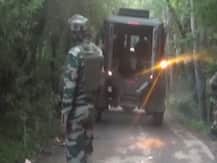 J&K: अवंतीपोरा में सुरक्षाबलों और आतंकवादियों के बीच मुठभेड़ जारी, दो-तीन आतंकियों के छिपे होने की खबर