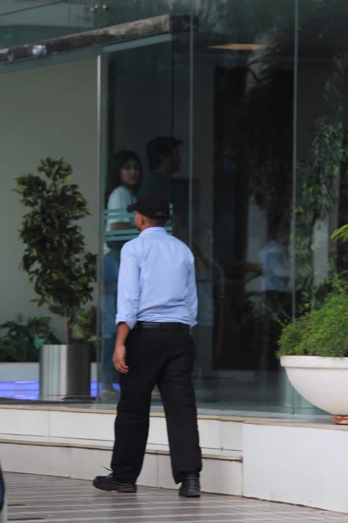 इससे पहले सुशांत और कृति एक दूसेर को डेट कर रहे थे लेकिन कुछ समय पहले दोनों की राहें अलग हो गईं.