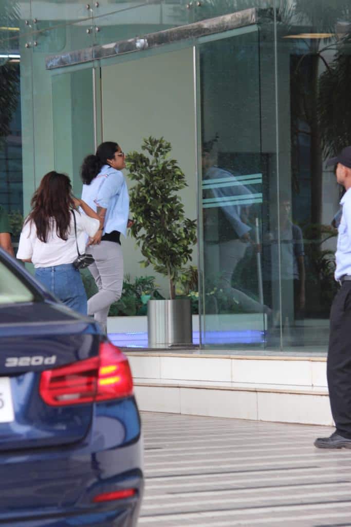 आजकल अक्सर ही मुंबई में सुशांत और रिया लंच या डिनर करते साथ नज़र आते हैं. कुछ रिपोर्ट्स तो ऐसी भी हैं जिन्होंने इनकी डेटिंग की खबरों को कंफर्म कर दिया है.