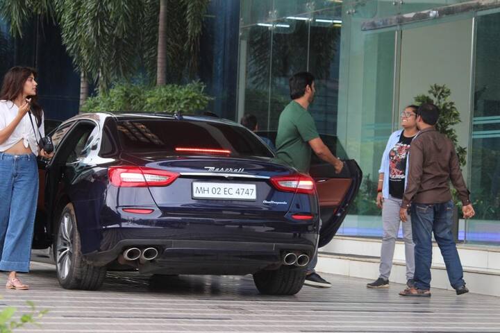 फिल्मों की बात करें तो सुशांत कुछ समय पहले केदारनाथ में नज़र आए थे. इस फिल्म में उनके साथ सारा अली खान दिखी थीं. फिल्म की बात करें तो ये एक्ट्रेस पिछले साल फिल्म जलेबी में नज़र आईं थीं. जलेबी को पुष्पदीप भारद्वाज ने डायरेक्ट किया था लेकिन ये फिल्म दर्शकों को कुछ खास पसंद नहीं आई.