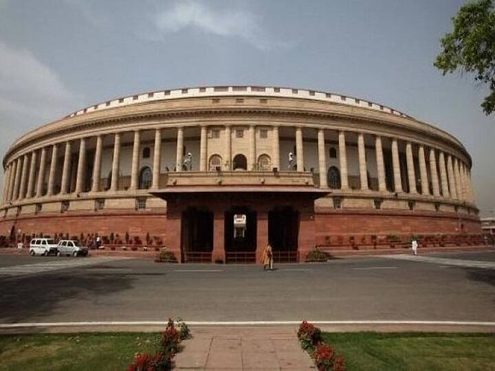 Winter session of Parliament begins with uproar शीतकालीन सत्र की हंगामे से शुरुआत, लोकसभा में कांग्रेस और शिवसेना सदस्यों ने की नारेबाजी