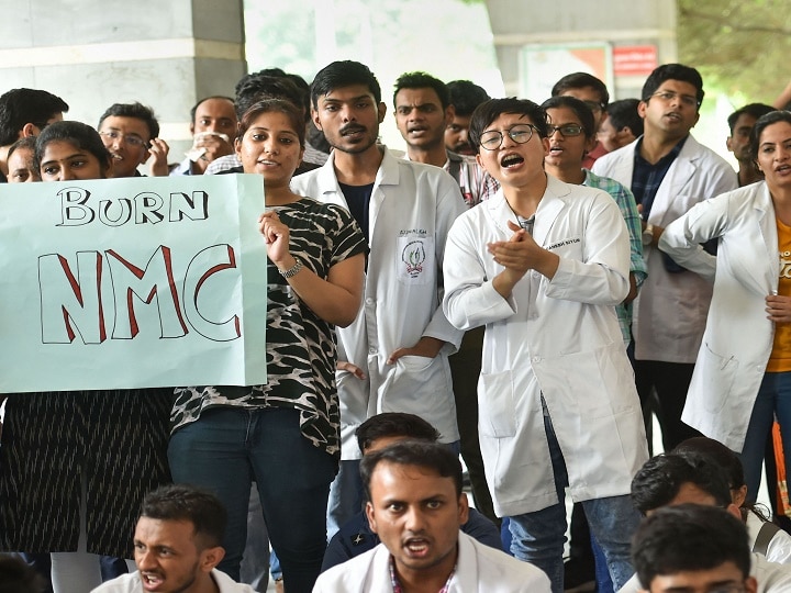 Doctors protest against NMC bill, patients faces trouble नेशनल मेडिकल कमीशन बिल पर डॉक्टरों की हड़ताल जारी, एम्स में दर-दर भटक रहे मरीज
