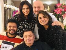 ऋषि कपूर से मिलने पहुंचे रितेश-जेनेलिया, नीतू कपूर बोलीं- हमारा अपना अनुपम..