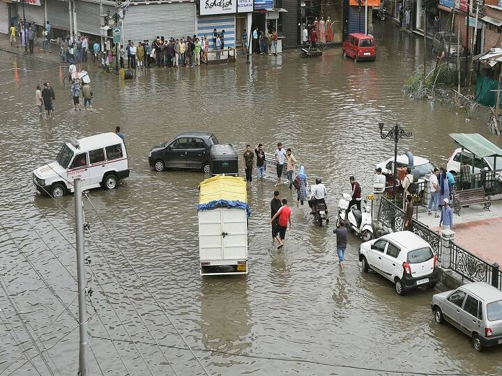 Heavy rain predicted in Odisha and Rajasthan, relief for Vadodara दिल्ली, मुंबई सहित राजस्थान में हो सकती है बारिश, वडोदरा में आफत के बाद पटरी पर लौट रही जिंदगी