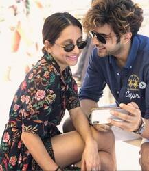 IN PICS: काम से ब्रेक लेकर ब्वॉयफ्रेंड करण कुंद्रा की बाहों में सिमटी दिखीं अनुशा दांडेकर