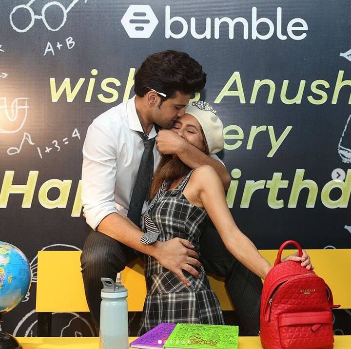 वर्क फ्रंट से लेकर पर्सनल लाइफ कतक दोनों ही अपने फैंस को सोशल मीडिया पर तस्वीरों के जरिए अप्डेट्स देते रहते हैं. (Photo Credit: @vjanusha Instagram)