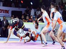 प्रो कबड्डी 2019: पवन के दम से बेंगलुरू बुल्स ने बंगाल वॉरियर्स को दी पटखनी