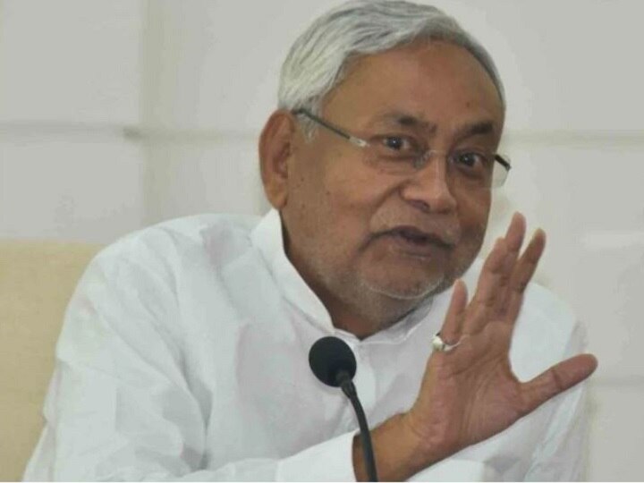 CM Nitish Kumar targeted the opposition in a programme बिहार: CM नीतीश कुमार ने कहा- जिसे वोट देना है दीजिए पर हम जनता की सेवा करते रहेंगे