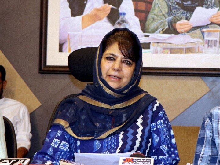 Jammu Kashmir Bank case Mehbooba Mufti Says Not surprised to receive a letter from the Anti Corruption Bureau ACB J&K बैंक केस: महबूबा मुफ्ती से ACB ने मांगी सफाई, PDP अध्यक्ष ने कहा- इस तरह की रणनीति काम नहीं आएगी