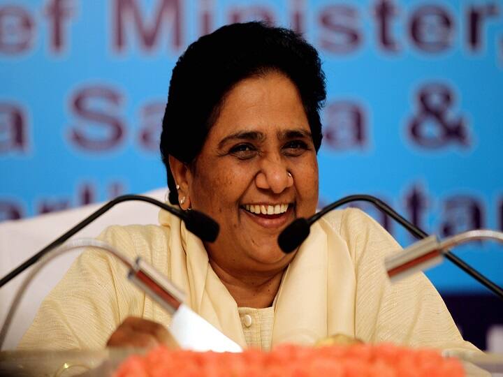 यूपी: फिर से बीएसपी अध्यक्ष बनीं मायावती, अनुच्छेद 370 पर की मन की बात UP- Mayawati again becomes BSP President, after ten years, the party will contest the by-elections यूपी: फिर से बीएसपी अध्यक्ष बनीं मायावती, अनुच्छेद 370 पर की मन की बात