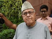 कश्मीर: 370 हटाने के खिलाफ फारूक अब्दुल्ला के घर गुपकार घोषणा वाली पार्टियों की बैठक आज, महबूबा मुफ्ती भी होंगी शामिल