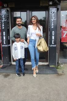 SPOTTED: एयरपोर्ट पर अपना सामान लिए दिखीं सारा, बॉलीवुड के कई बड़े सितारे भी आए नज़र, देखें PICS