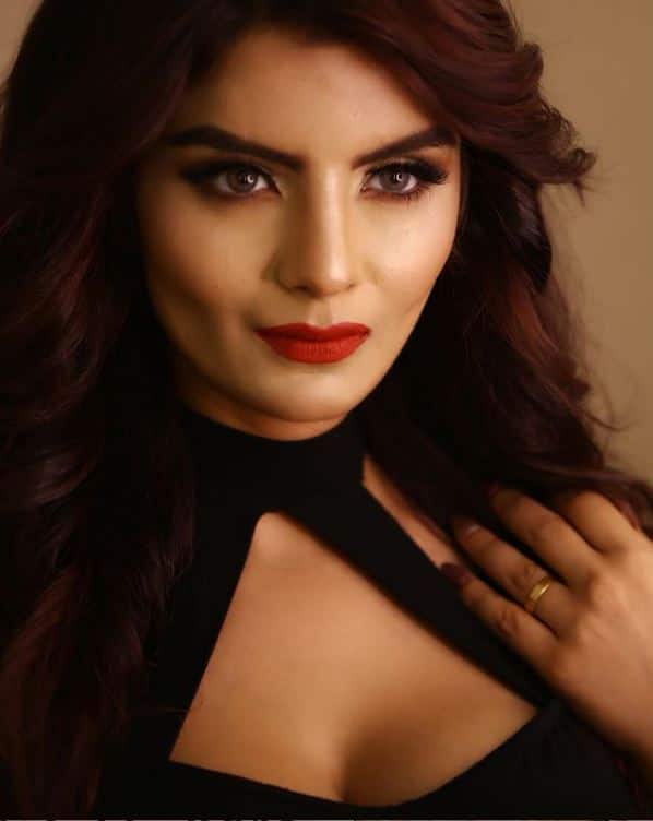 अक्सर ही अन्वेशी अपनी हॉट तस्वीरें फैंस के साथ सोशल मीडिया पर शेयर करती रहती हैं. (Photo Credit: @anveshi25 Instagram)