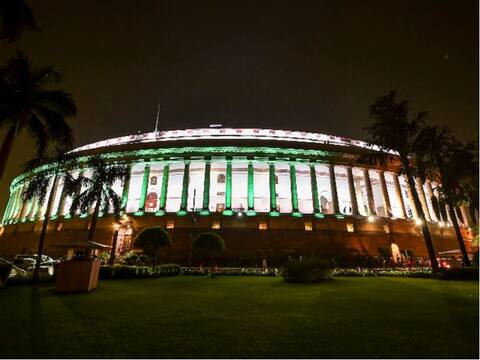 17वीं लोकसभा के पहले सत्र में स्थापित हुआ कीर्तिमान, 37 दिनों के कामकाज में पास हुए 35 बिल 17वीं लोकसभा के पहले सत्र में स्थापित हुआ कीर्तिमान, 37 दिनों के कामकाज में पास हुए 35 बिल