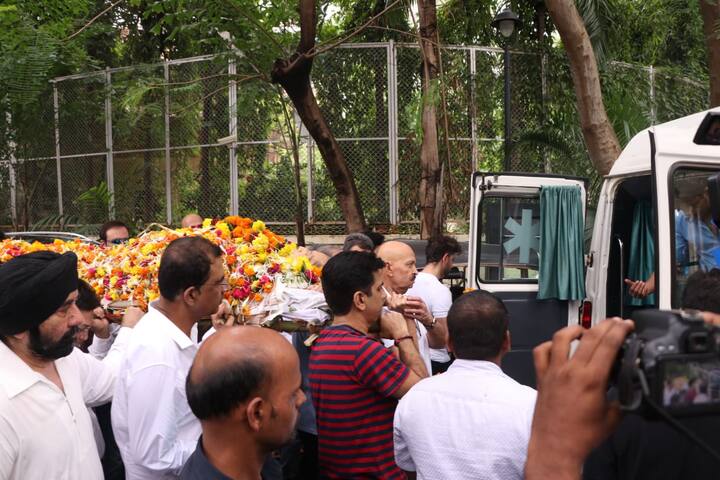 निर्देशक ओम प्रकाश 93 साल के थे. उन्होंने अपने फिल्मी करियर में राजेश खन्ना से लेकर जीतेंद्र तक के साथ काम किया था. (तस्वीर: मानव मंगलानी)