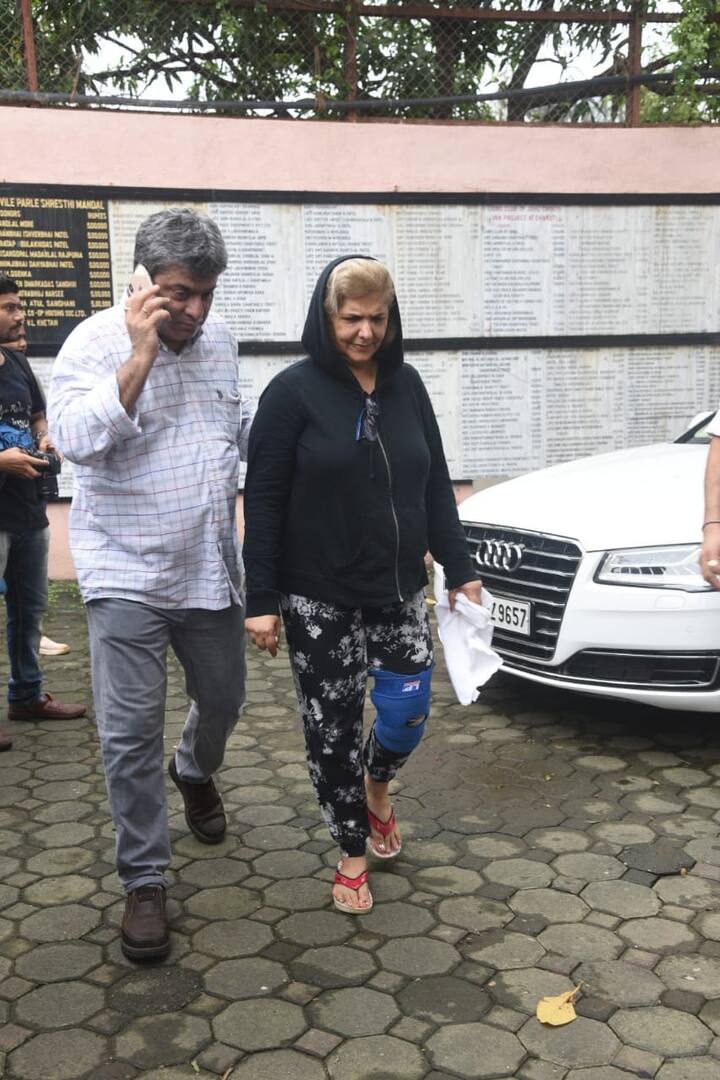 अपने पिता को खोने के बाद पिंकी रोशन काफी दुखीं नज़र आईं.(तस्वीर: मानव मंगलानी)