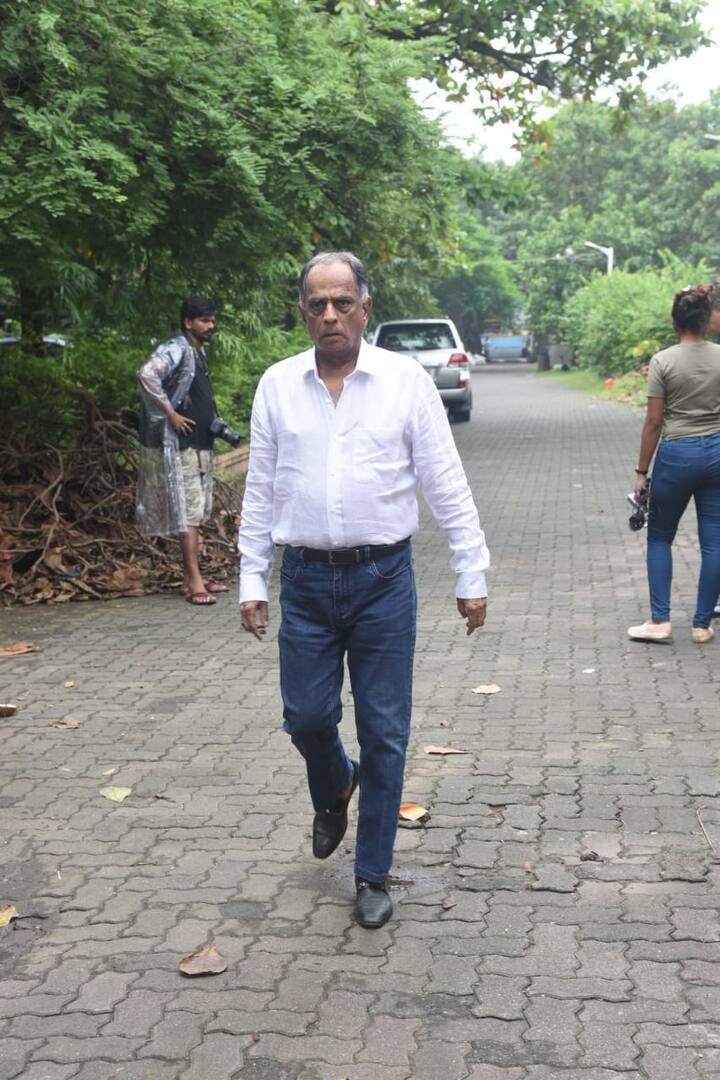 फिल्ममेकर पहलाज निहलानी भी इस दौरान वहां पहुंचे थे.