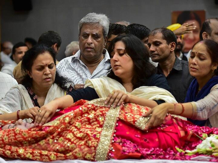 सुषमा के निधन से शोकाकुल प्रशंसकों ने 