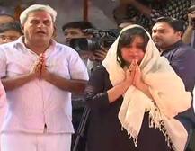 PHOTOS: नम आंखों से दी गई सुषमा स्वराज को विदाई, पीएम मोदी, आडवाणी, गुलाम नबी आजाद रहे मौजूद