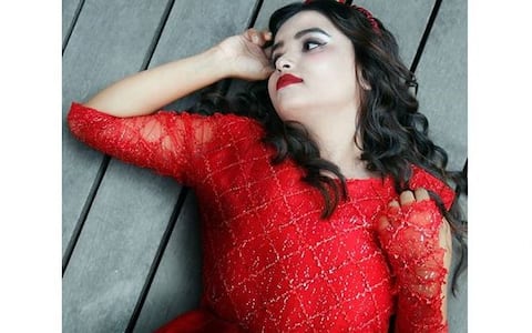 बिग बॉस में दीपक ठाकुर के साथ एंट्री करने वाली उर्वशी वाणी का मेकओवर देख हैरान रह जाएंगे आप बिग बॉस में दीपक ठाकुर के साथ एंट्री करने वाली उर्वशी वाणी का मेकओवर देख हैरान रह जाएंगे आप