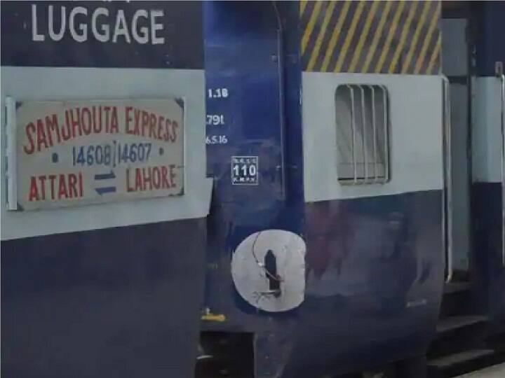 Samjhauta Express arrives Delhi 4.5 hours late समझौता एक्सप्रेस: साढ़े चार घंटे की देरी से नई दिल्ली पहुंची, भारतीय रेल कर्मचारी लाहौर जाकर लाए ट्रेन