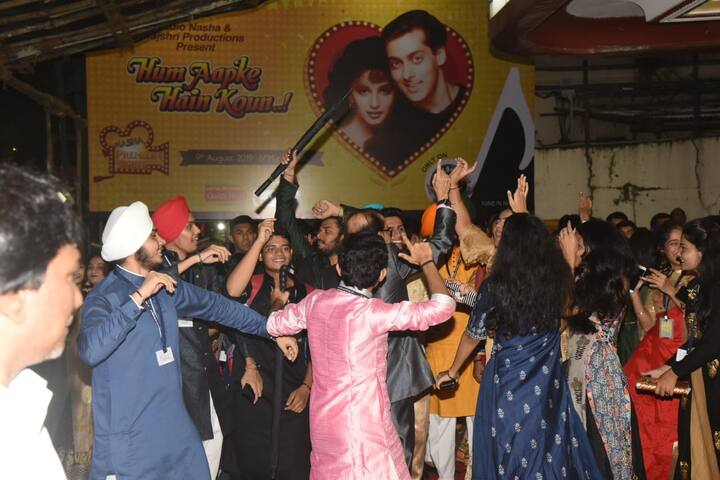 ये फिल्म 1982 में रिलीज हुई फिल्म 'नदिया के पार' की रीमेक थी . इस फिल्म ने बॉक्स ऑफिस पर अच्छी कमाई भी की थी.