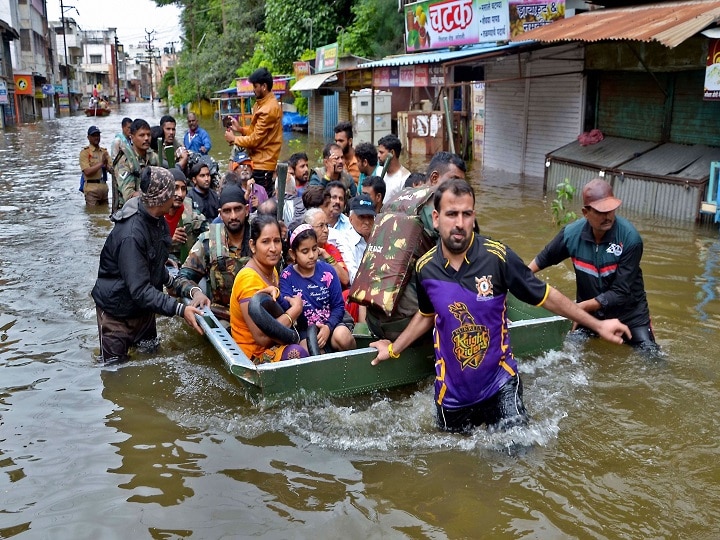 भीषण बाढ़ की चपेट में केरल, महाराष्ट्र और कर्नाटक, करीब 200 लोगों की मौत, लाखों लोग प्रभावित