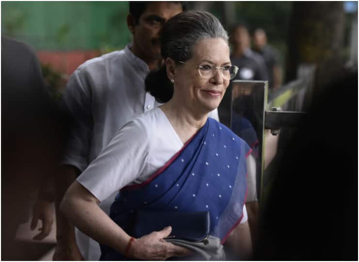 CWC की बैठक खत्म, सोनिया गांधी बनीं कांग्रेस की अंतरिम अध्यक्ष Sonia Gandhi Become the interim President of Congress CWC की बैठक खत्म, सोनिया गांधी बनीं कांग्रेस की अंतरिम अध्यक्ष