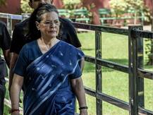 CWC बैठक: सोनिया बनीं कांग्रेस की अंतरिम अध्यक्ष, चिदंबरम के प्रस्ताव पर सभी ने एक सुर में किया समर्थन