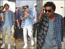 शूटिंग के बाद बारिश से कुछ यूं बचकर निकलें रणबीर कपूर, देखें तस्वीरें