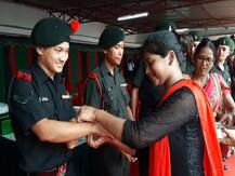 गोरखपुर: बहनों ने सेना के जवानों को नहीं होने दिया घर से दूर होने का अहसास, बांधी नेह की डोर