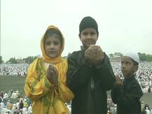 तस्वीरें: देशभर में मनाई जा रही है ईद, राष्ट्रपति, पीएम मोदी और राहुल गांधी ने दी बधाई